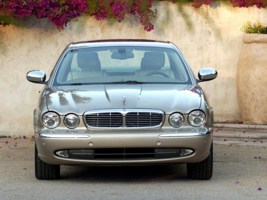  Jaguar XJ8 Vanden Plas 2004 года  (фото 6 из 6)